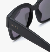 Load image into Gallery viewer, Bella II Oversized Sunglasses