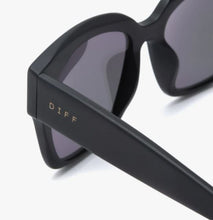 Load image into Gallery viewer, Bella II Oversized Sunglasses

